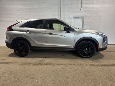 Used 2022 Mitsubishi Eclipse Cross LE image 3