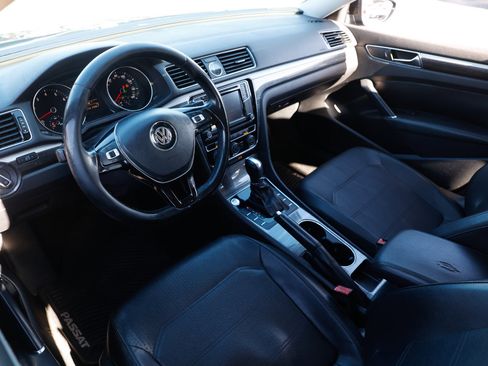 Used 2017 Volkswagen Passat 1.8T SE image 4