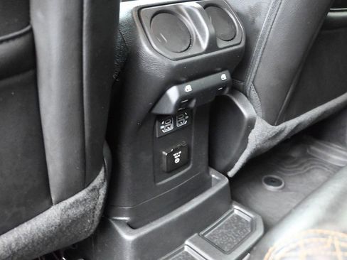 Used 2023 Jeep Wrangler Unlimited Sahara image 26