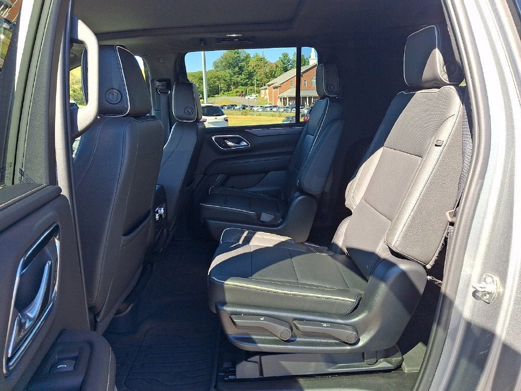 Used 2023 GMC Yukon XL SLT w/ SLT Premium Package AWD/4WD image 10