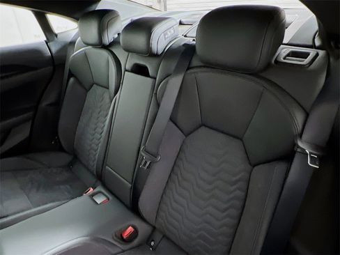 Used 2022 Audi e-tron GT Premium Plus image 20