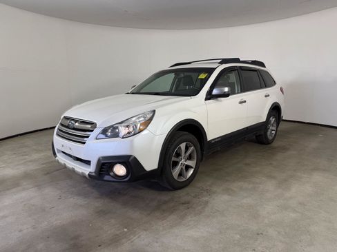 Used 2013 Subaru Outback 2.5i Limited w/ Special Appearance Pkg AWD/4WD image 12