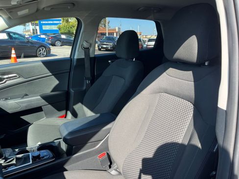 Used 2025 Kia Sportage LX FWD image 27