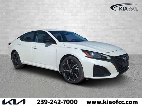 Used 2024 Nissan Altima 2.5 SR image 1