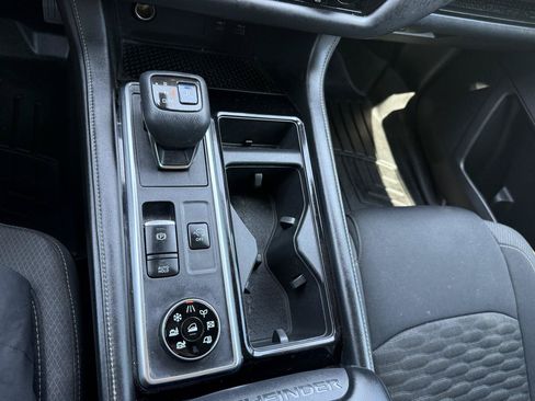 Used 2022 Nissan Pathfinder SV AWD/4WD image 35
