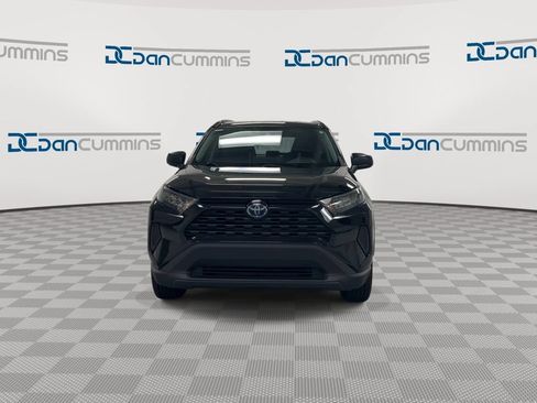 Used 2021 Toyota RAV4 LE AWD/4WD image 3