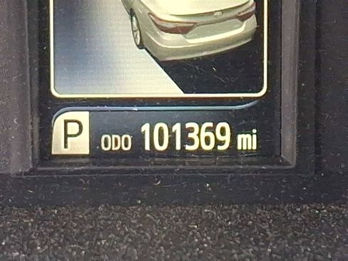 Used 2016 Toyota Camry LE image 20