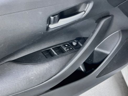Used 2020 Toyota Corolla LE FWD image 17