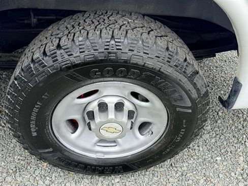 Used 2011 Chevrolet Express 2500 RWD image 26