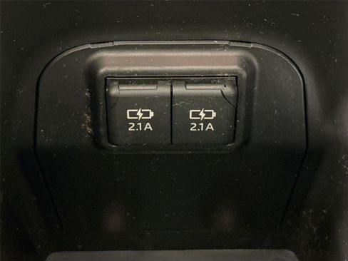 Used 2020 Toyota RAV4 XLE Premium FWD image 31