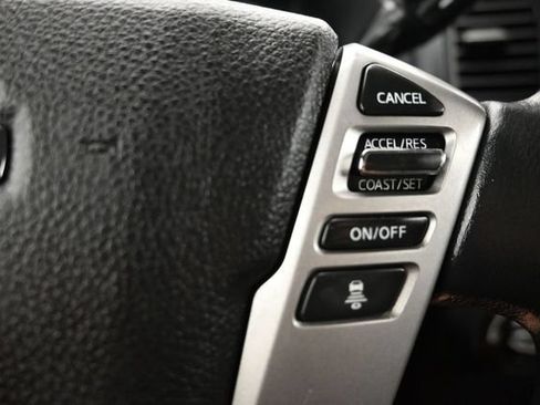 Used 2022 Nissan Titan SV AWD/4WD image 24