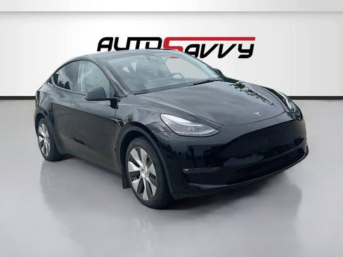 Used 2023 Tesla Model Y Long Range AWD/4WD image 1