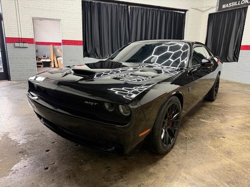 Used 2016 Dodge Challenger SRT Hellcat image 2