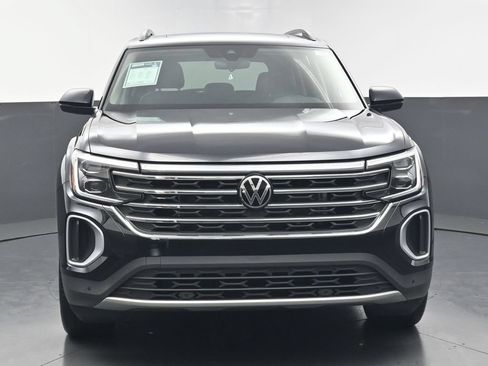 Used 2024 Volkswagen Atlas SE w/ Panoramic Sunroof Package FWD image 7