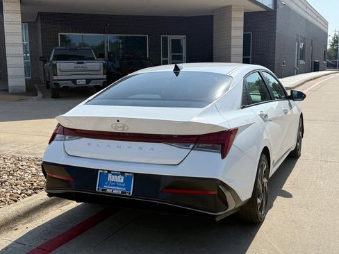Used 2025 Hyundai Elantra SEL FWD image 5