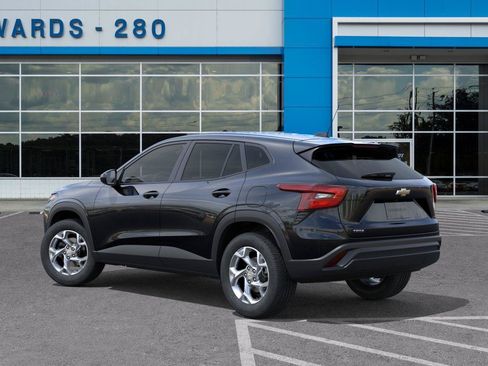New 2026 Chevrolet Trax LS w/ LS Convenience Package FWD image 3