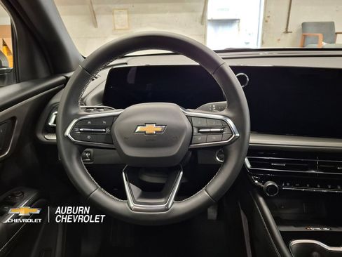 Used 2025 Chevrolet Traverse LT w/ Driver Confidence Package FWD image 10