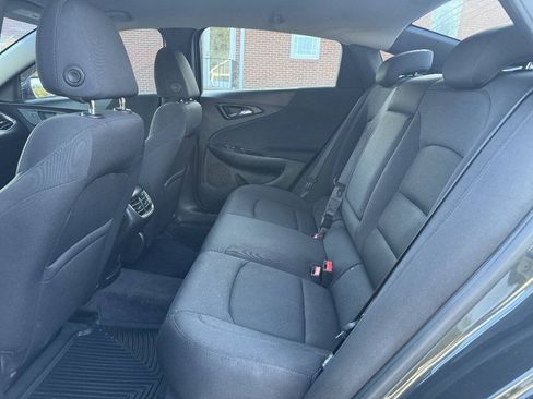 Used 2017 Chevrolet Malibu LT FWD image 17
