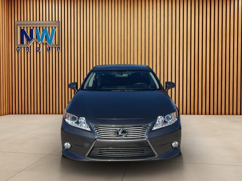 Used 2013 Lexus ES 350 w/ Luxury Pkg FWD image 2