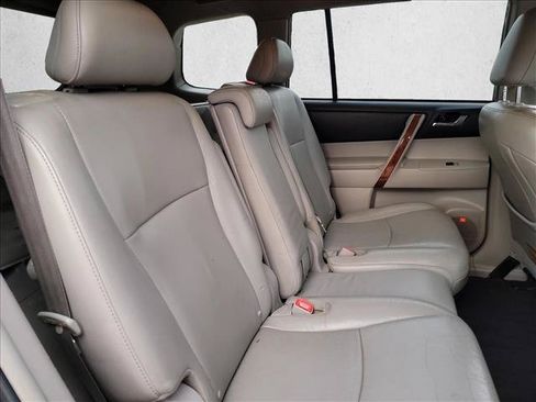 Used 2011 Toyota Highlander Limited w/ Tow Pkg FWD image 12