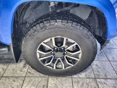 Used 2021 Toyota Tacoma TRD Sport w/ Blackout Package (TMS) image 10