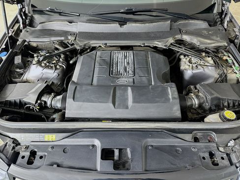 Used 2020 Land Rover Discovery SE image 14