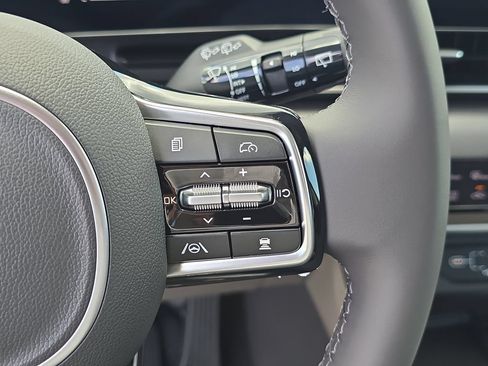 New 2026 Kia Carnival EX FWD image 31