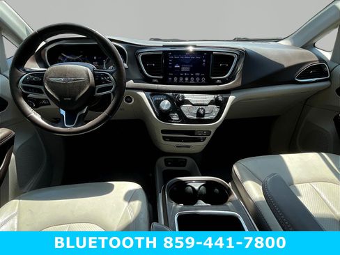 Used 2019 Chrysler Pacifica Touring-L Plus FWD image 7