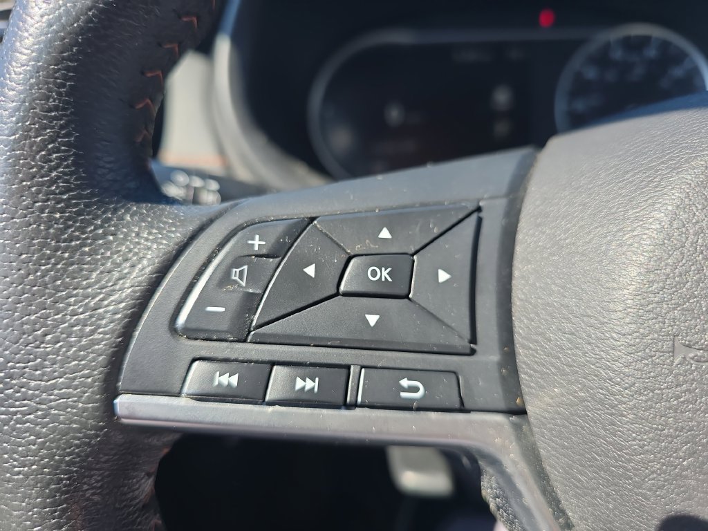 Used 2018 Nissan Kicks SR FWD image 22