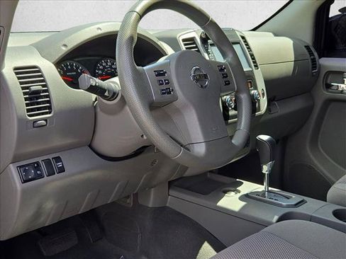 Used 2020 Nissan Frontier SV w/ Midnight Edition Floor Mats RWD image 10