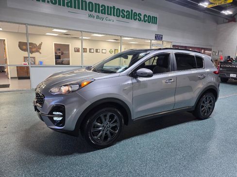 Used 2020 Kia Sportage S w/ S Premium Package AWD/4WD image 2