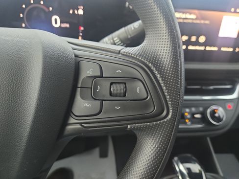 Used 2024 Buick Envista Preferred w/ Advanced Safety Package image 19