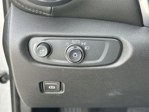 Used 2023 Chevrolet Blazer LT image 16