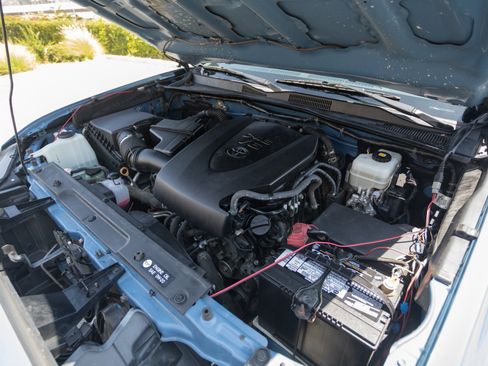 Used 2019 Toyota Tacoma TRD Off-Road w/ Technology Package AWD/4WD image 25