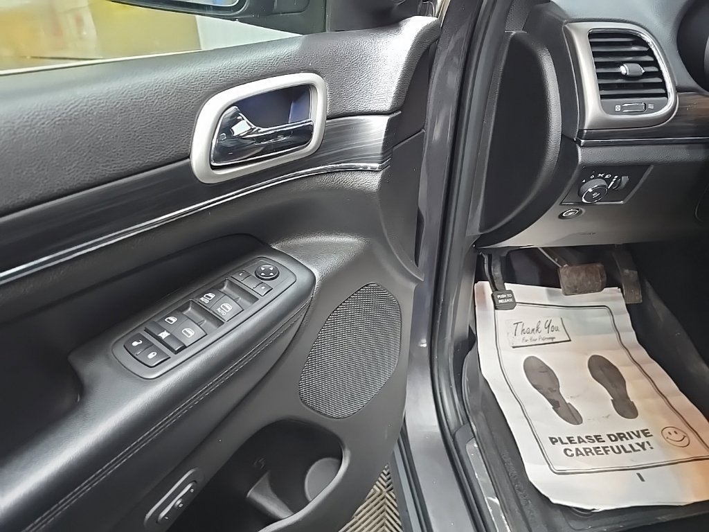 Used 2020 Jeep Grand Cherokee Limited AWD/4WD image 29