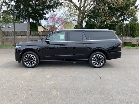 New 2026 Lincoln Navigator L Black Label AWD/4WD image 2