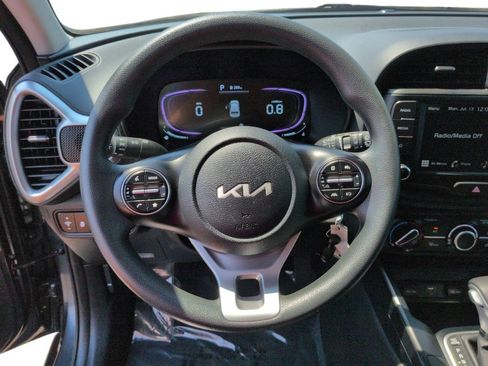 Used 2025 Kia Soul LX FWD image 12