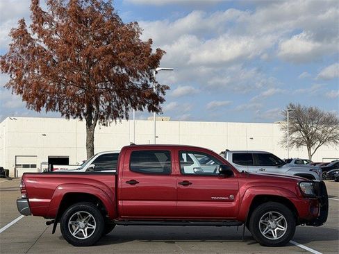 Used 2014 Toyota Tacoma PreRunner image 3