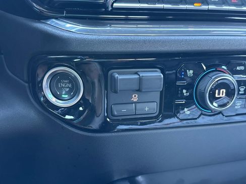 Used 2025 Chevrolet Silverado 2500 High Country w/ High Country Premium Package AWD/4WD image 15
