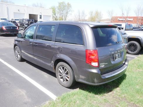 Used 2016 Dodge Grand Caravan SXT FWD image 5