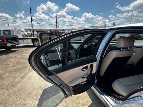 Used 2010 BMW 335i Sedan RWD image 16