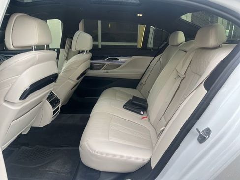 Used 2019 BMW 740i w/ Executive Package RWD image 8