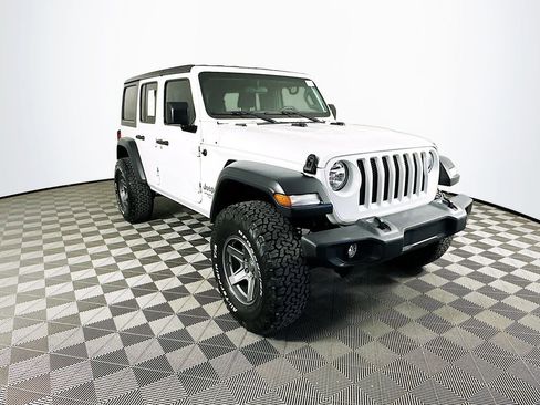 Used 2019 Jeep Wrangler Unlimited Sport S image 2