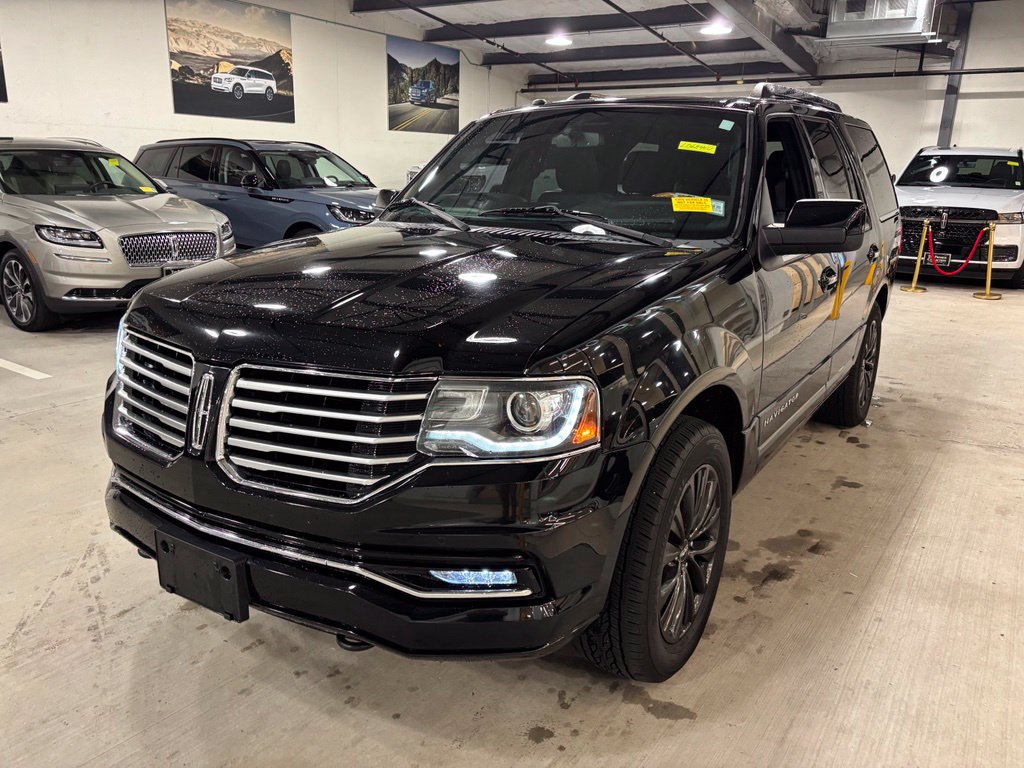 Used 2017 Lincoln Navigator Select AWD/4WD image 2