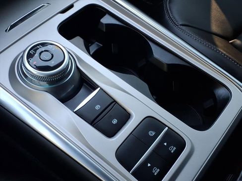 Used 2023 Ford Explorer XLT w/ Equipment Group 202A image 28