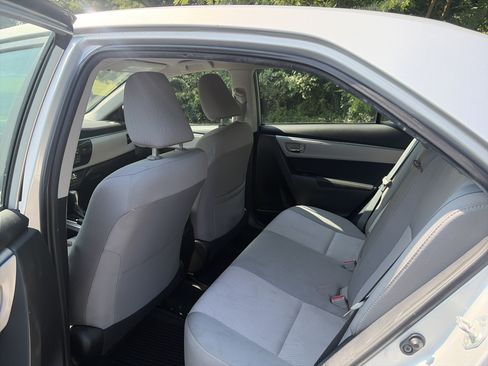 Used 2015 Toyota Corolla LE FWD image 18