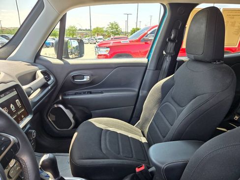 Used 2022 Jeep Renegade Latitude AWD/4WD image 26