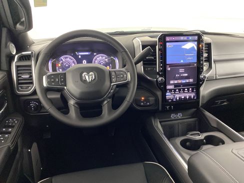New 2026 RAM 2500 Laramie AWD/4WD image 18