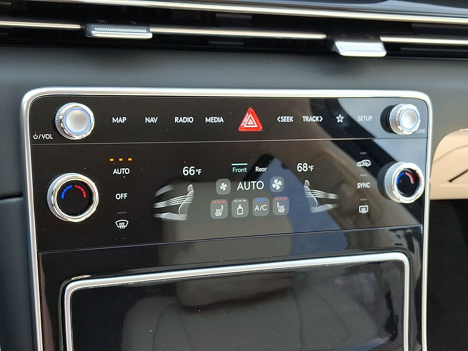 Certified 2025 Genesis GV80 2.5T Standard AWD/4WD image 15