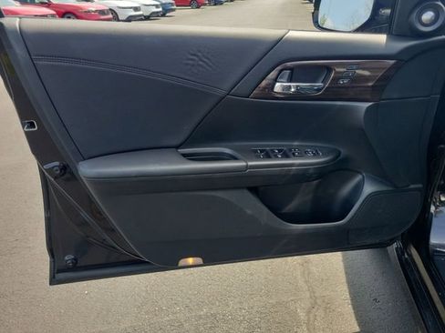 Used 2017 Honda Accord Touring image 39